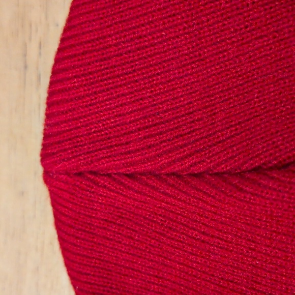 Buc-ee's Red Unisex Beanie Skull Cap Like New - Picture 6 of 7